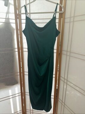 Lulus | Dresses | Nwt Lulus Celebration Time Emerald Green Sleeveless  Tiered Midi Dress M | Poshmark